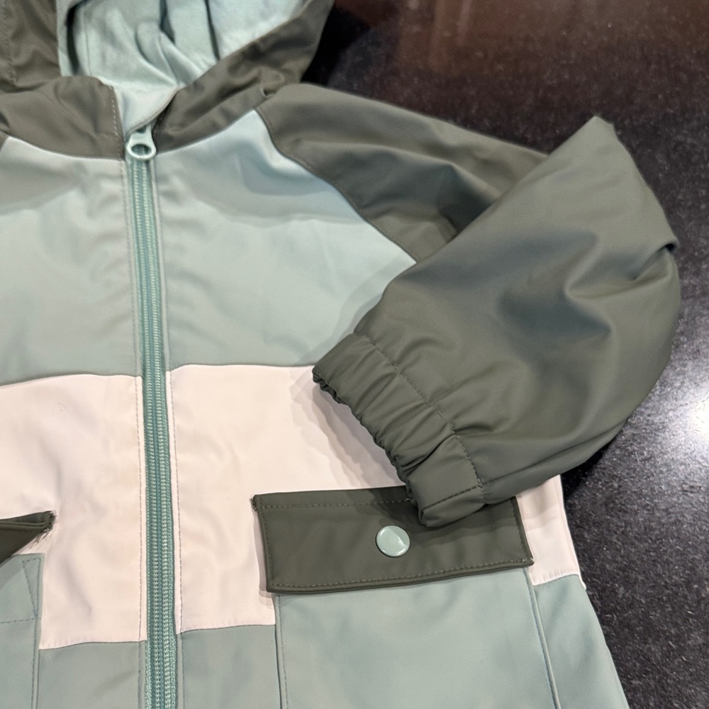 Kids Green Hooded  rain ☔️. Jacket - Picture 3 of 7